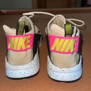 Nike Air Hurache shoes